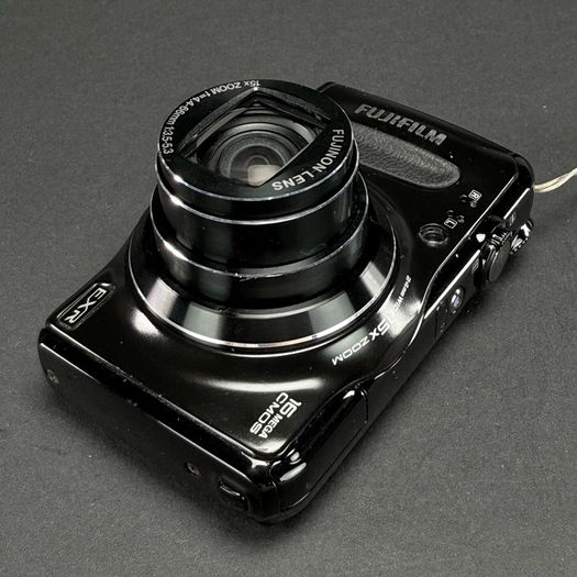 Fujifilm FinePix F500EXR digital compact camera