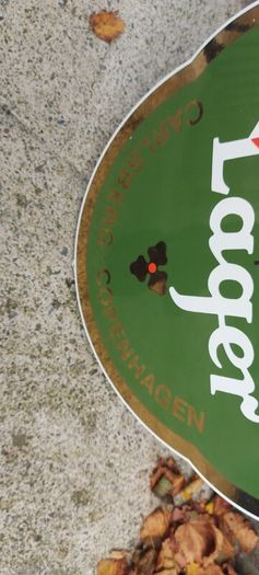 carslberg enamel sign ,very nice condition, sold as is,,lovely advertising display item for any man cave pub restaurant etc etc,,buyer collects or pays postage thank you,,