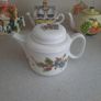 Selection of Tea pots Image 4