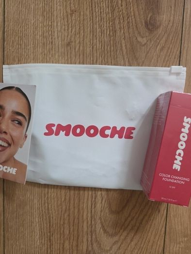 BNWT Smooche Foundation