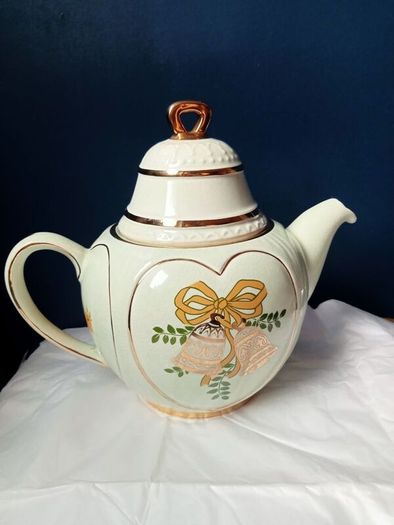 Vintage SylvaC Ware Festive Teapot