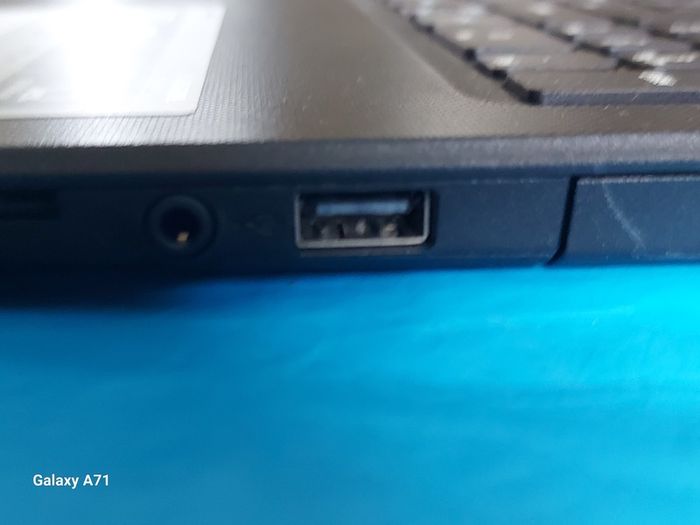 Acer Aspire ES 15, AMD Dual-Core Processor E1-7010, 1.5GHz, 4GB Ram, 1 Terrabyte HDD, Windows 10, Microsoft Edge, Chrome and VLC