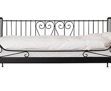 Daybed frame = dismantled and ready to go