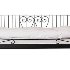 Daybed frame = dismantled and ready to go