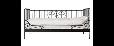 Daybed frame = dismantled and ready to go