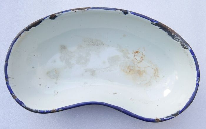 Vintage Enamel Medical Tray: Distressed Kidney-Shaped Metal Basin
