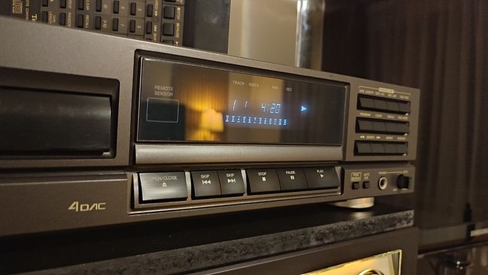 TECHNICS SL-PG200A,CD player. Remote,manuals,full cleaned.