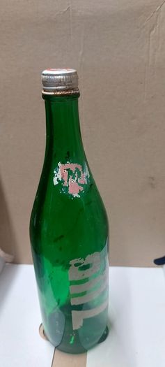 7up bottle with cap,used condition,nice advertising, price includes post to anywhere in Ireland thank you,see pictures,