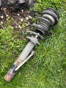 bmw e90 front shock (L)