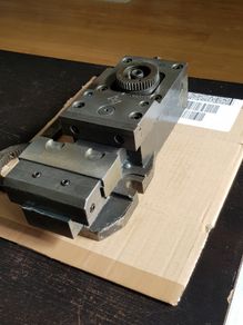 Cuter machine Precision vice