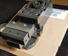 Cuter machine Precision vice