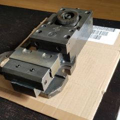 Cuter machine Precision vice