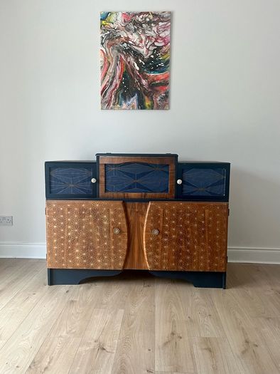 SALE!Stunning Vintage Cocktail Cabinet/Drinks Cabinet/ Sideboard