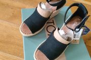 TOMS wedges