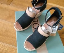 TOMS wedges