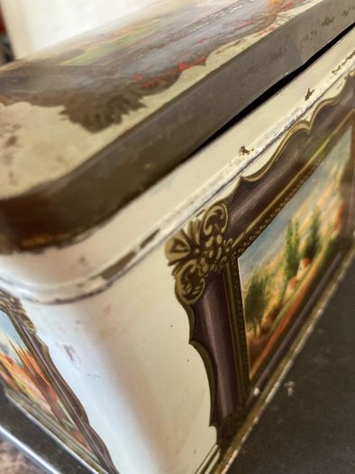 Huntleys & Palmers Biscuits Tin. (Old)