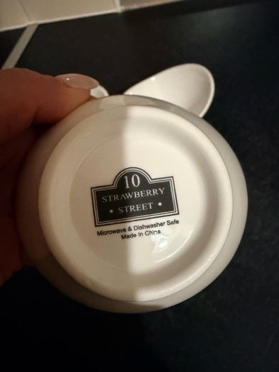 Small serving dishes