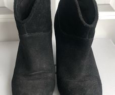 Suede Aldo ankle boots - sz 6