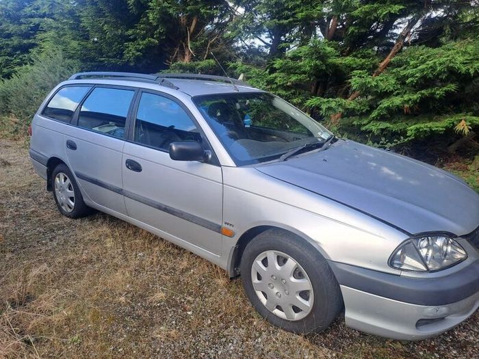 2001 Toyota Avensis