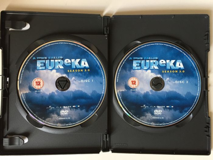 Eureka - Season 3 (2008-2009 E.1-8) [DVD TV Boxset]