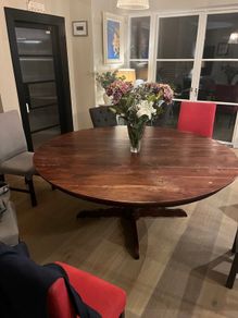 Dinning room table and chairs