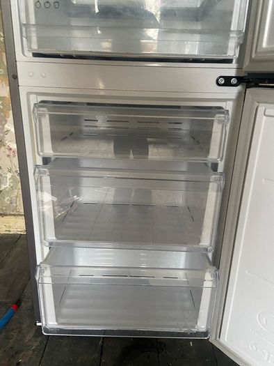 Samsung Series 6 Frost Free Freestanding Fridge Freezer Grey