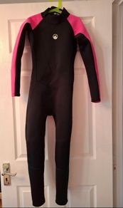 wetsuit/shoes