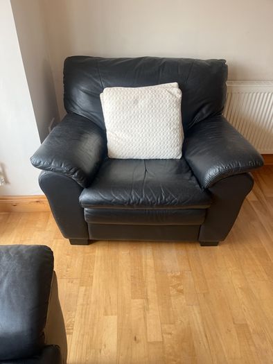 Black leather 3 piece suite