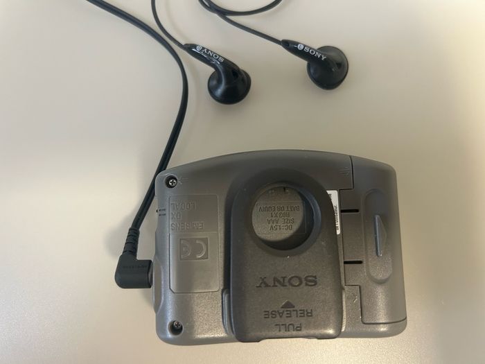 Vintage Sony Walkman Digital Radio SRF-M37L - Boxed, Mint Condition
