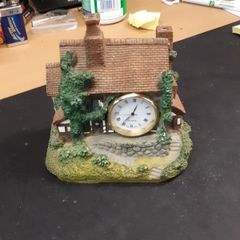 Clock miniature cottage