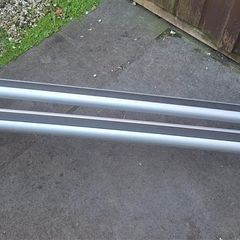 Roof Bars - like new perfect condition