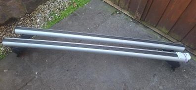 Roof Bars - like new perfect condition