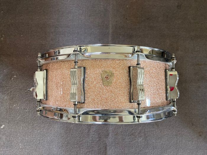 Ludwig Champagne Sparkle 7-ply Maple 14x5 Snare Drum