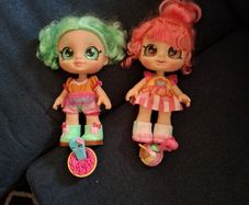 2 Dolls