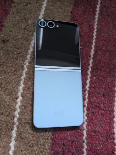 Samsung Galaxy Z Flip6