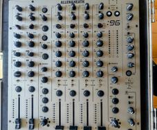 Xone 96 + Flight case.