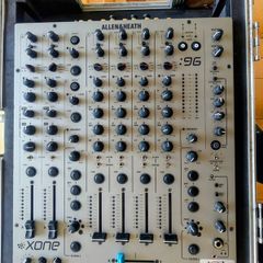 Xone 96 + Flight case.