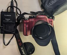 Panasonic Lumix DMC-G2 14mm-42mm Red including Charger and all cables.