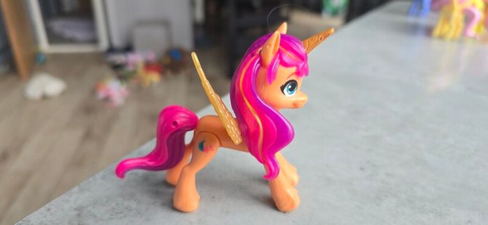 8 x Bundle, all different, Lot of New Generation Moulded 3 inch Figure Sparkle Glitter Hasbro Crystal Adventure MLP G5 My Little Pony