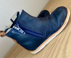Kids Clarks size 6 Chelsea boot
