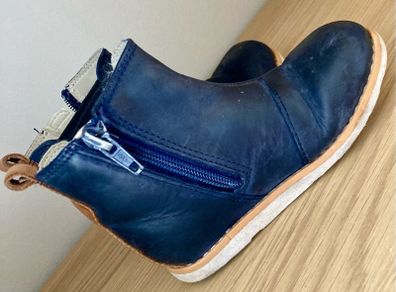 Kids Clarks size 6 Chelsea boot
