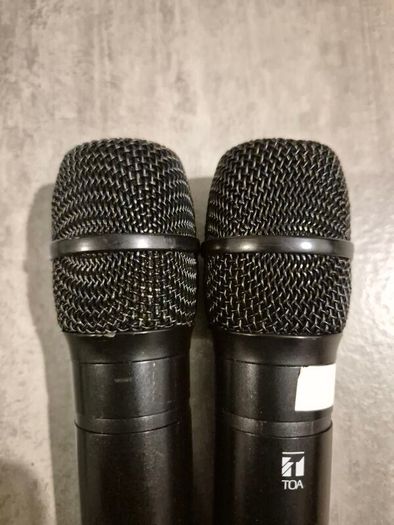 Pair TOA WM-5270 D02 Handheld Wireless Microphones - 837-865 MHz UHF