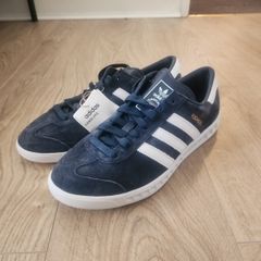 Adidas Hamburg real sued shoes size 9 UK 43EU new with tags no box