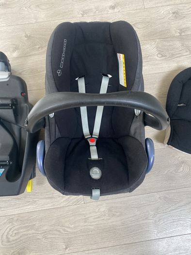 Maxi cosi isofix infant seat (13kg) and newborn insert