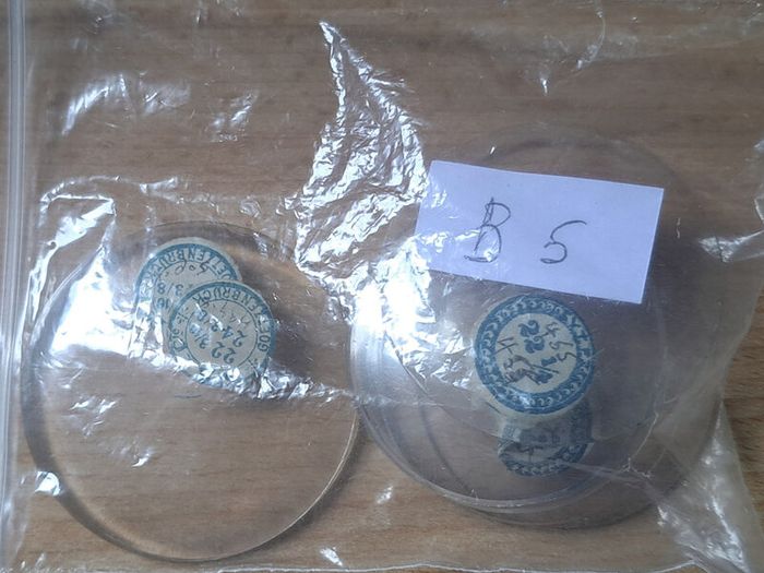 Lot of 25 x Glass Crystals for Hunter and Open Face Cases