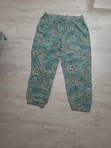 Size 16, elasticate waistband.