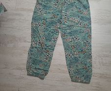 Size 16, elasticate waistband.