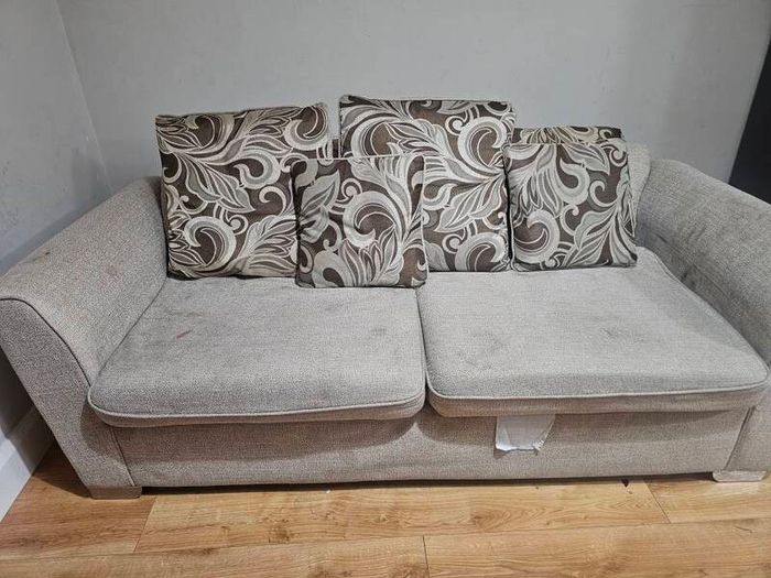 Sofa for sale, brought from harvey norman, couple of years old, good condition