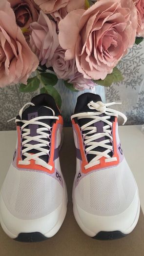 On Clouds Running shoes