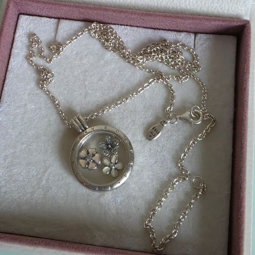 PANDORA floating Memories locket necklace with 3 petite flowers,very good condition